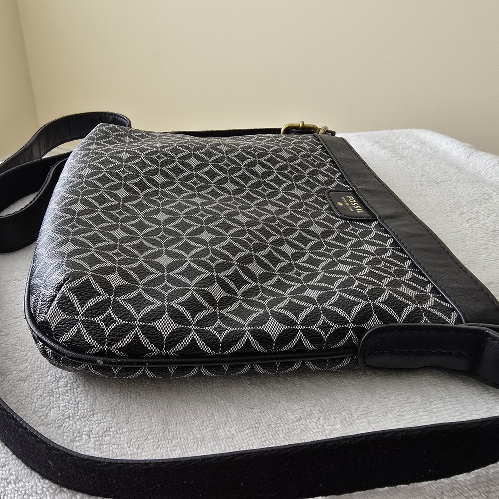 Fossil Black and Gray Crossbody Bag - Picture 6 of 14